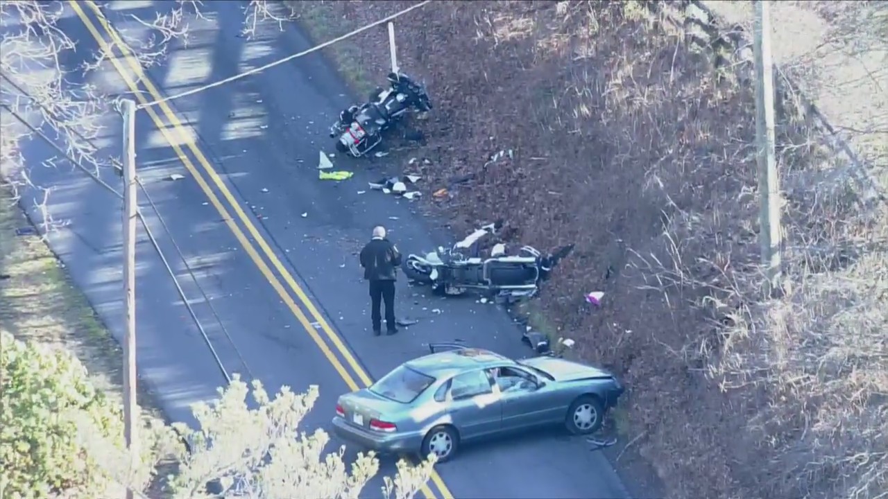 Motorcycle officers struck by vehicle in Loudoun County | FOX 5 DC