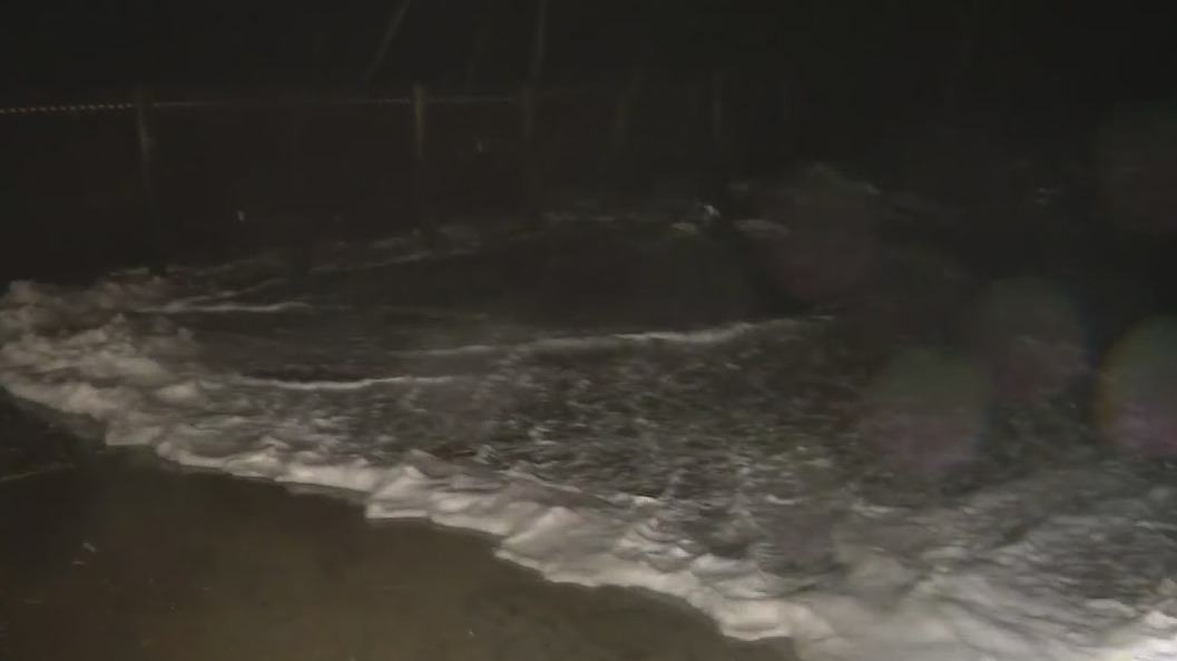 Hurricane Nicole hammers Florida coastline