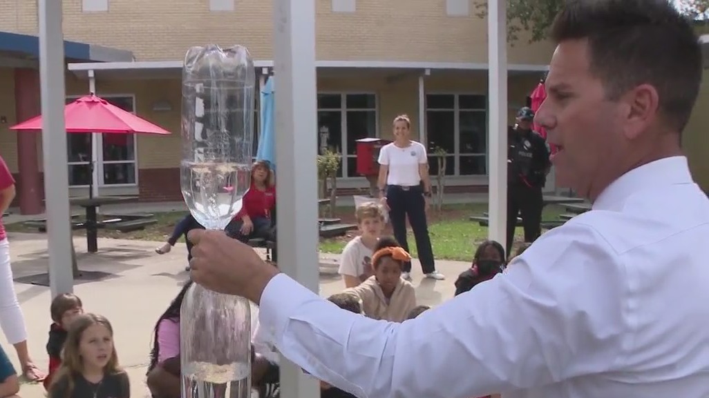 Chief Meteorologist Jayme King visits Tavares Elementary School