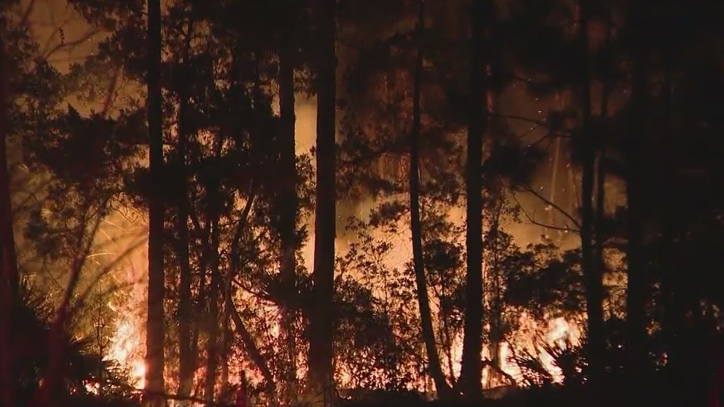 Raging brush fire inching closer to Ormond Beach homes