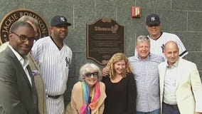 Yankees unveil Stonewall Inn plaque