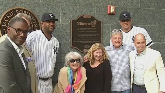 Yankees unveil Stonewall Inn plaque