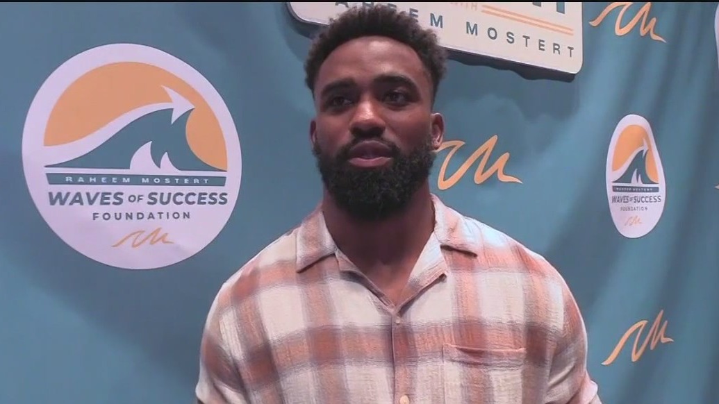 NFL running back hosts business summit