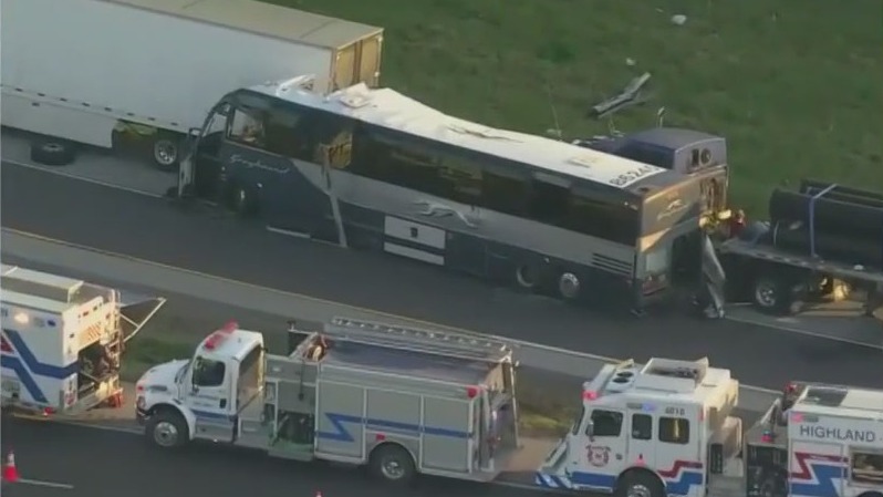 3 dead, 14 hurt in Greyhound bus crash