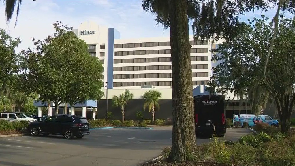 Teen sets fire to Florida hotel, police say