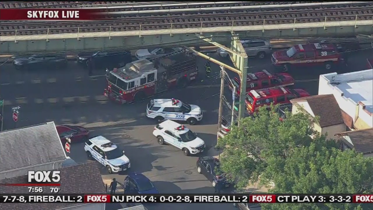 Bomb squad called to Queens subway station | FOX 5 New York