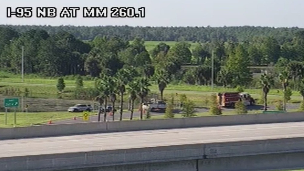 Woman crashes into pond on I-95