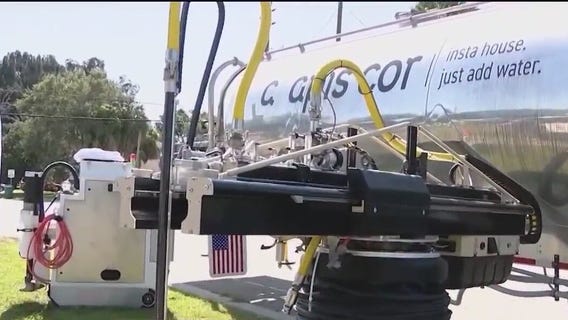 Robots building 3-D printed homes in Florida