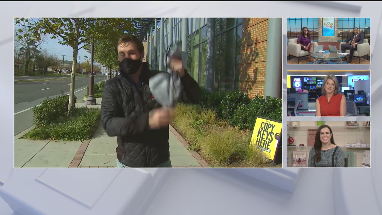 FOX 5 hands out gift cards to shoppers for Thanksgiving