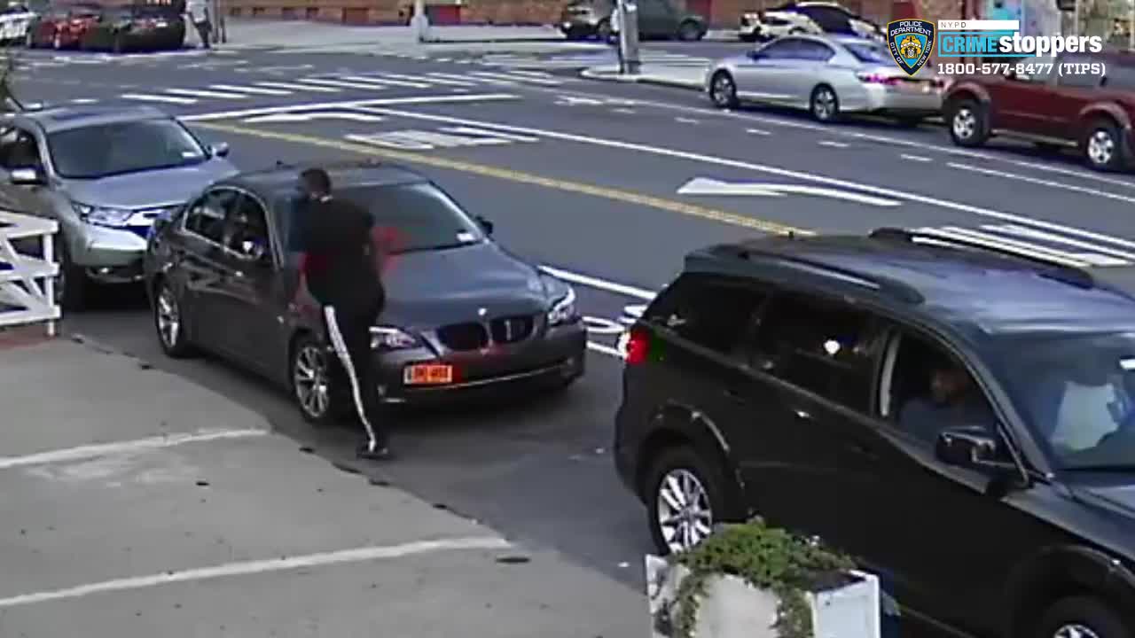 Police searching for Bronx stabbing suspect