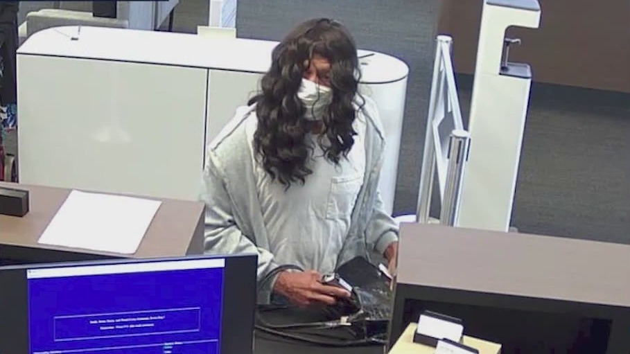 Man wearing wig wanted in Florida bank robbery | FOX 35 Orlando