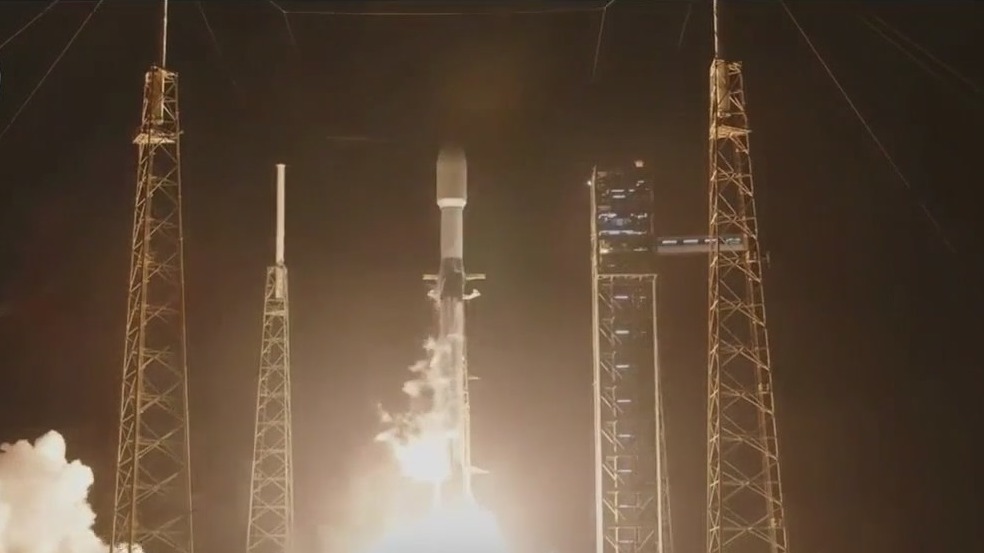 SpaceX launches early morning Starlink mission