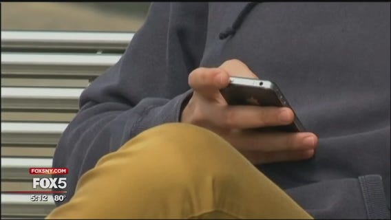 Report: More parents snooping on kids? social media during college