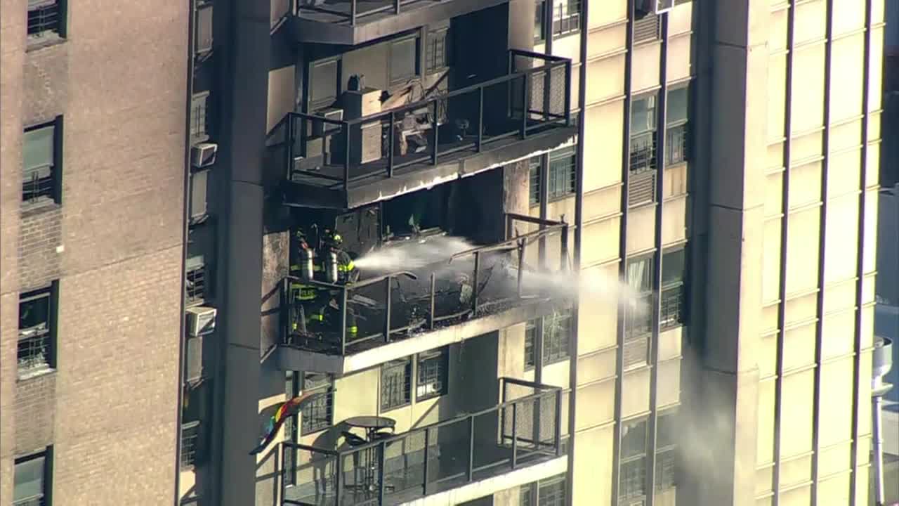 Manhattan high-rise fire injures 7