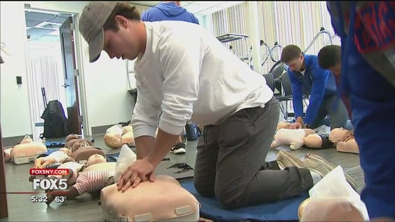 Hofstra athletes learn CPR