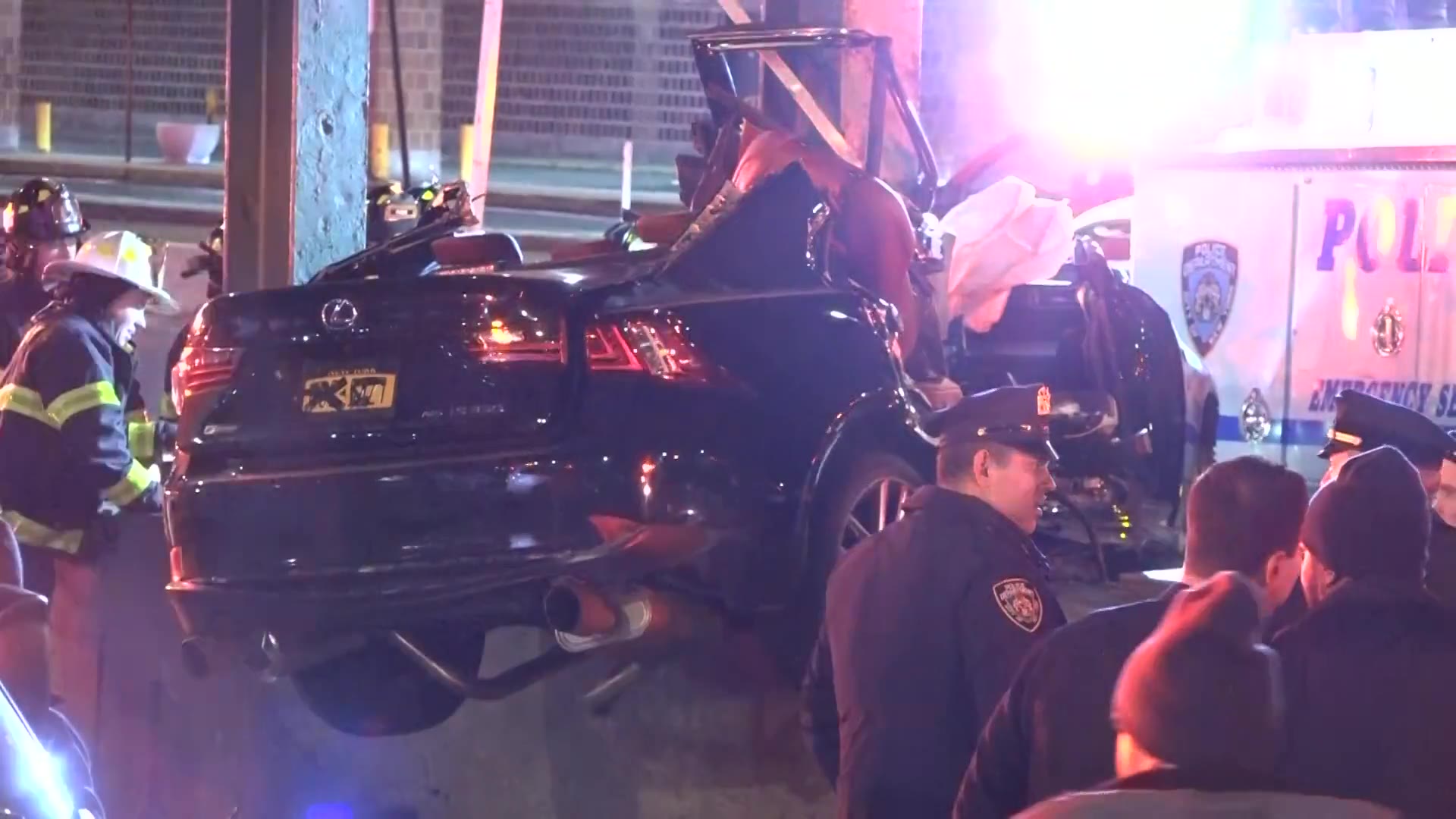 Off-duty NYPD officer killed in FDR Drive crash