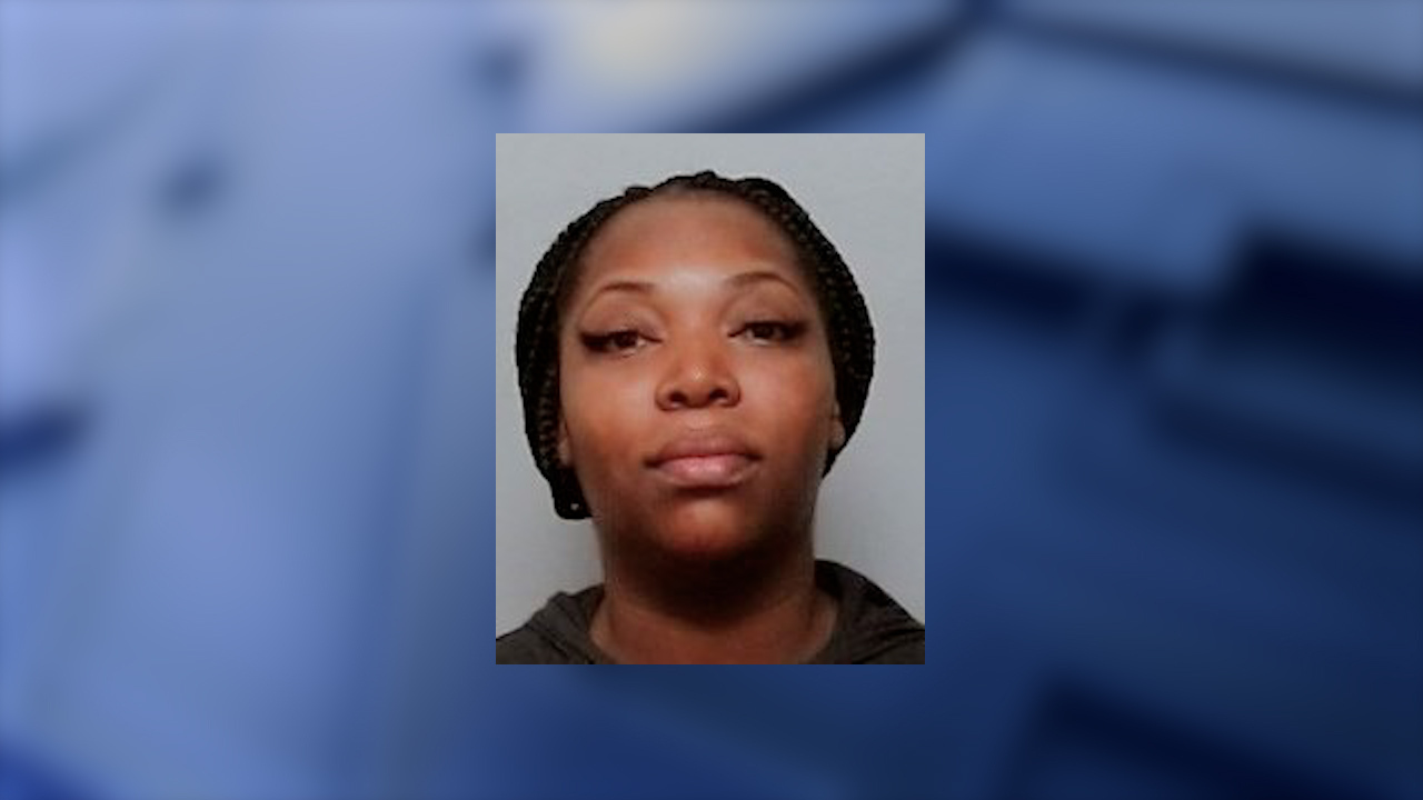 Woman accused of leaving kids alone in car while at bar | FOX 35 Orlando