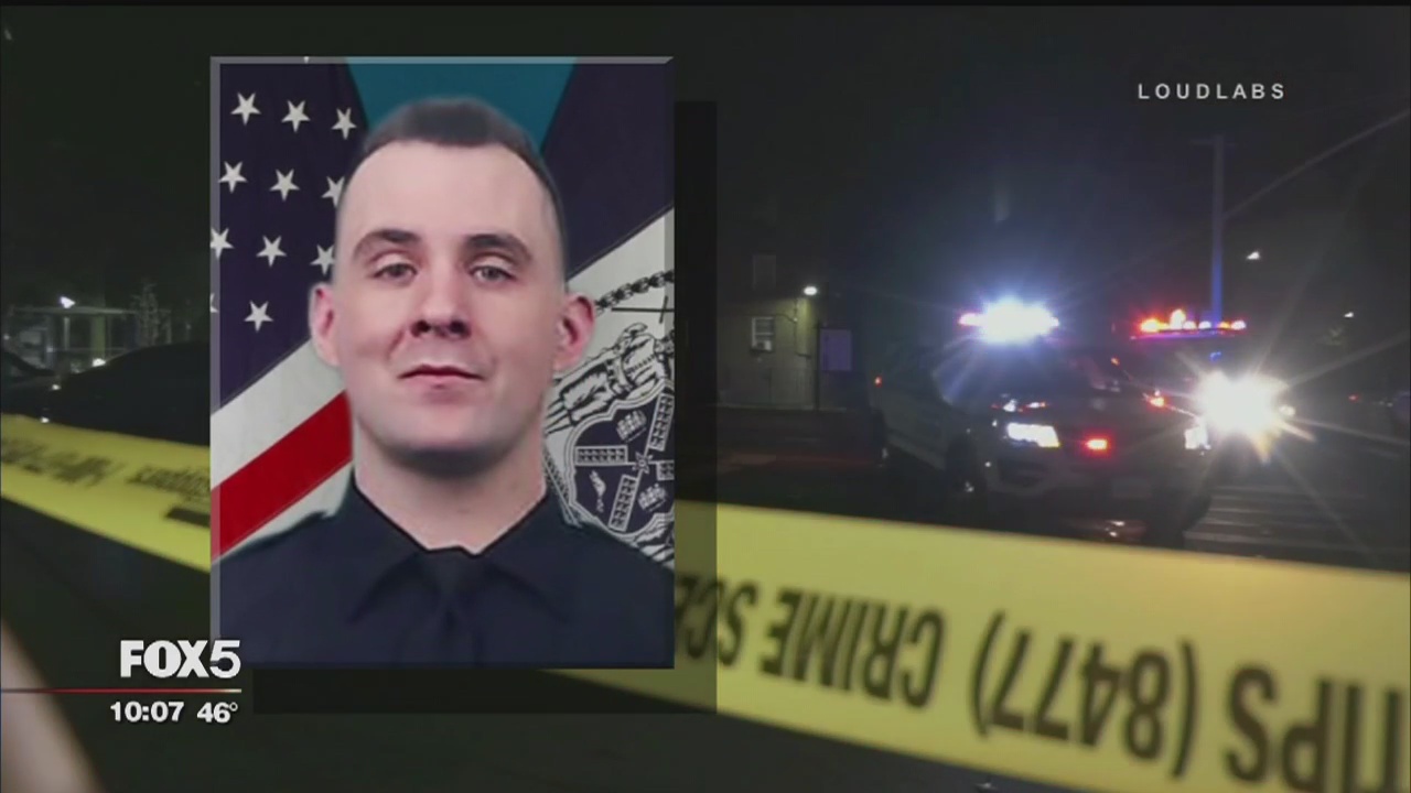 Dramatic body camera footage shows shooting that killed NYPD officer, suspect in the Bronx