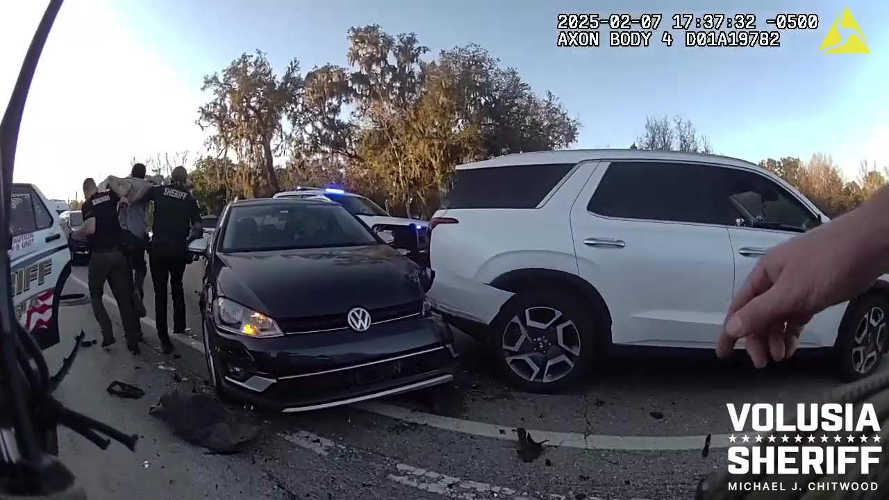 Wild fugitive police chase leads to arrest in Florida