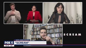 Kevin talks with the cast of 'Scream'