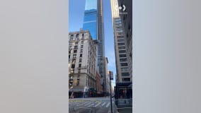 Ice falls from buildings in Midtowm