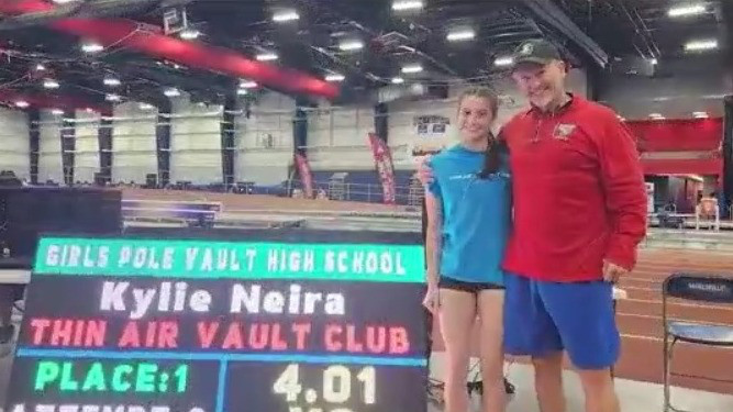DeLand High School senior sets pole vault record