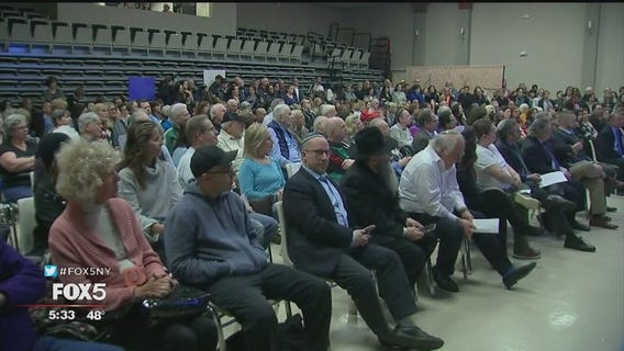 Jewish people and lawmakers on Long Island stand against anti-Semitism