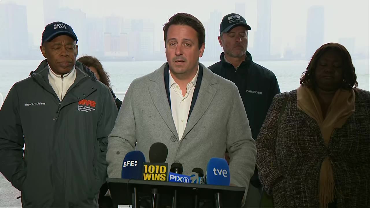 NYC mayor, family of Hudson River helicopter victims speak