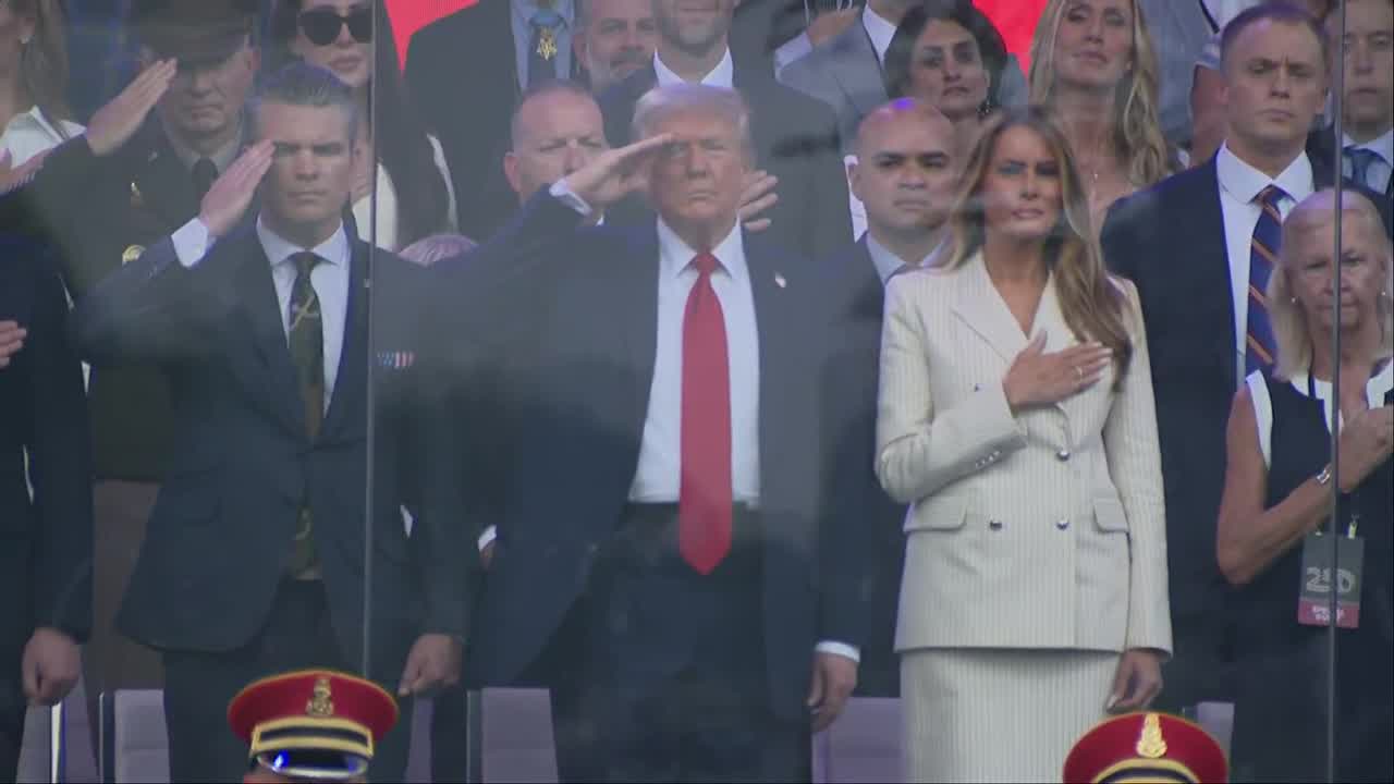President Trump appears at U.S. Army military parade