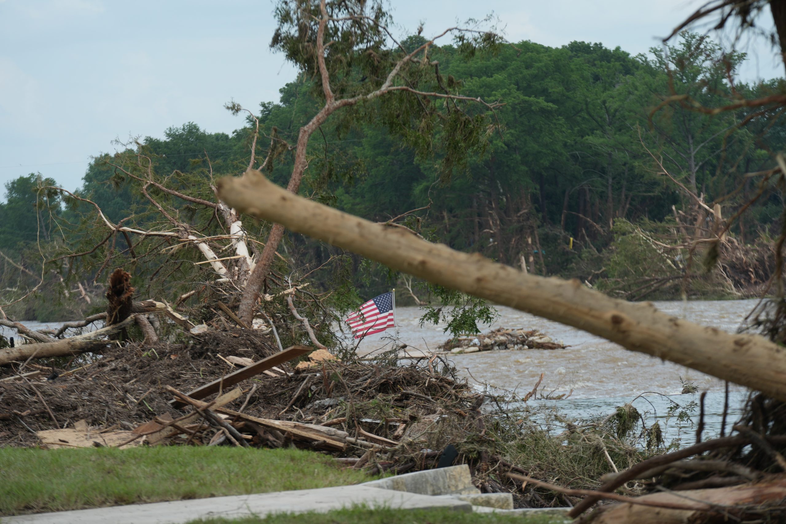 Texas flooding: Rescue crews continue search
