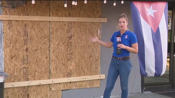 Car slams into Orlando restaurant