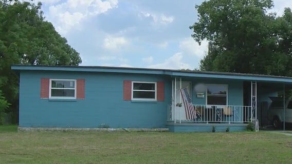 Infant found abandoned in car seat outside Orlando home