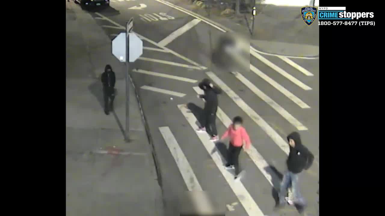 NYPD searching for four suspects who beat, robbed elderly man in the Bronx