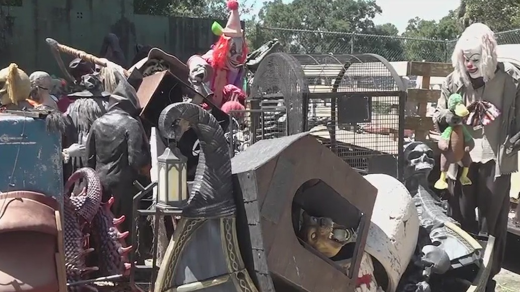 Winter Garden family's elaborate holiday decorations in jeopardy