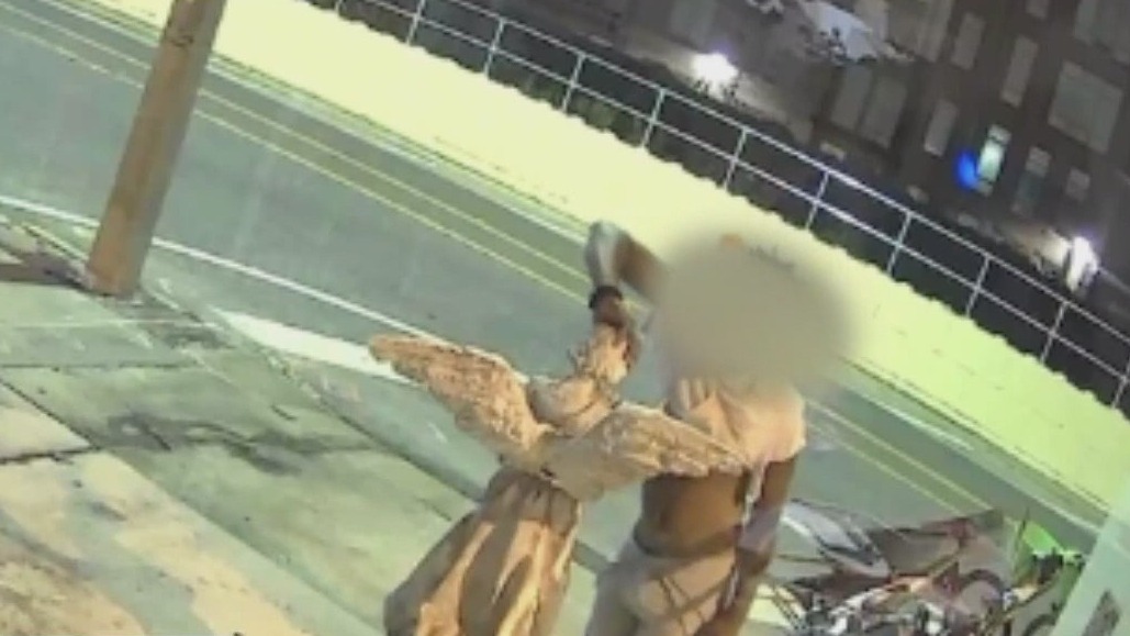 Man caught on video beheading Ivanhoe Village statue