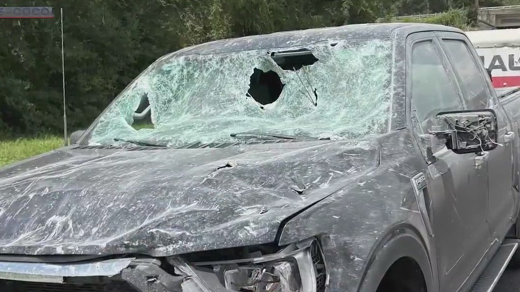 Dump truck slams into I-95 bridge, troopers say