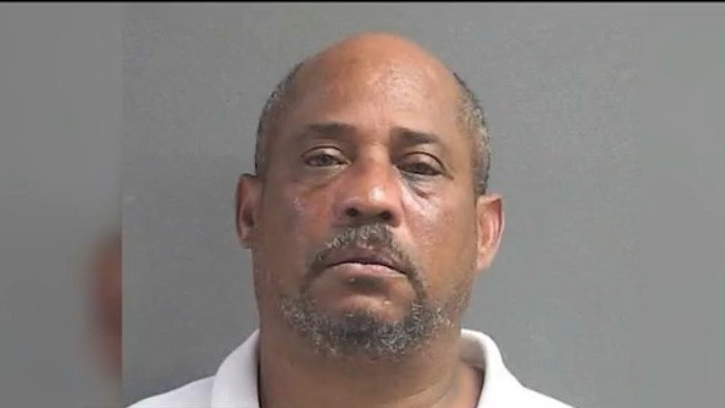 Man accused of pointing gun at kids at bus stop | FOX 35 Orlando