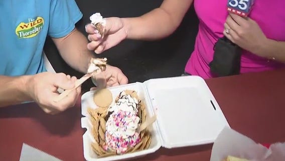 ?90s-themed Ice Cream shop in Edgewater