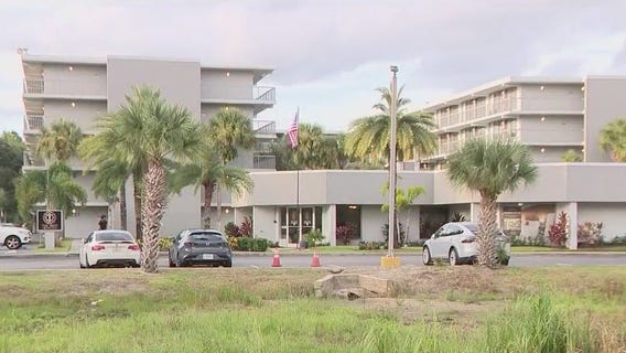 Deputies search for suspect in Kissimmee hotel killing