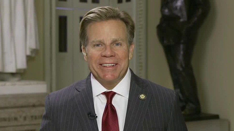 U.S. Rep. discusses immigration, interest rates