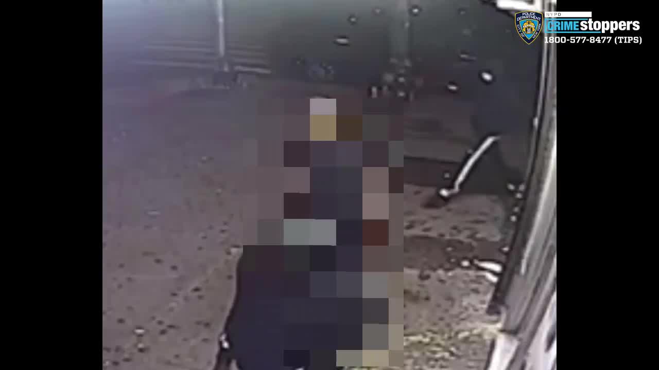 NYPD searching for suspect in fatal shooting in Soundview