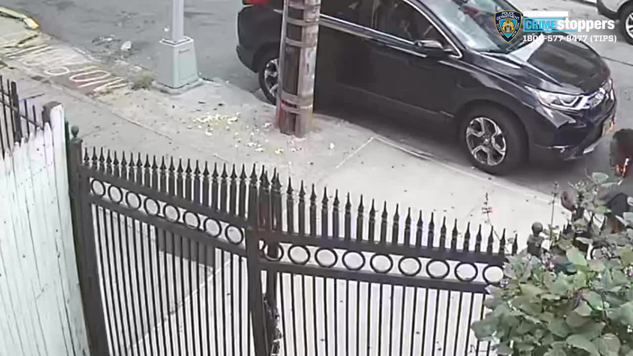 NYPD searching for suspect in string of violent robberies in Queens