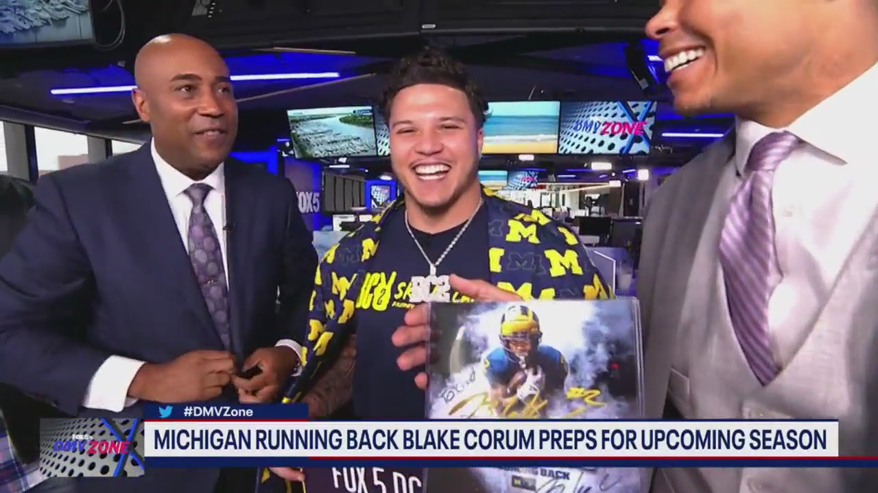 Shomari Stone gifts a unique jacket to Michigan running back Blake Corum
