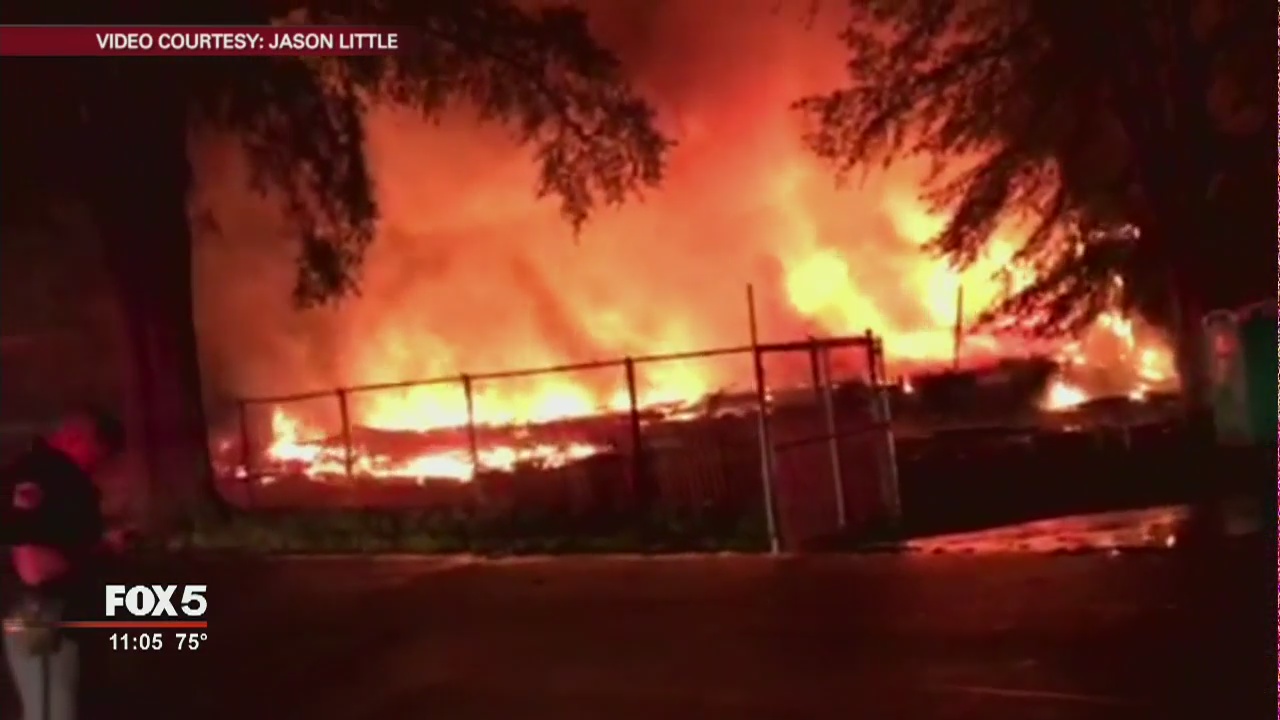Fire burns down landmark | FOX 5 Atlanta