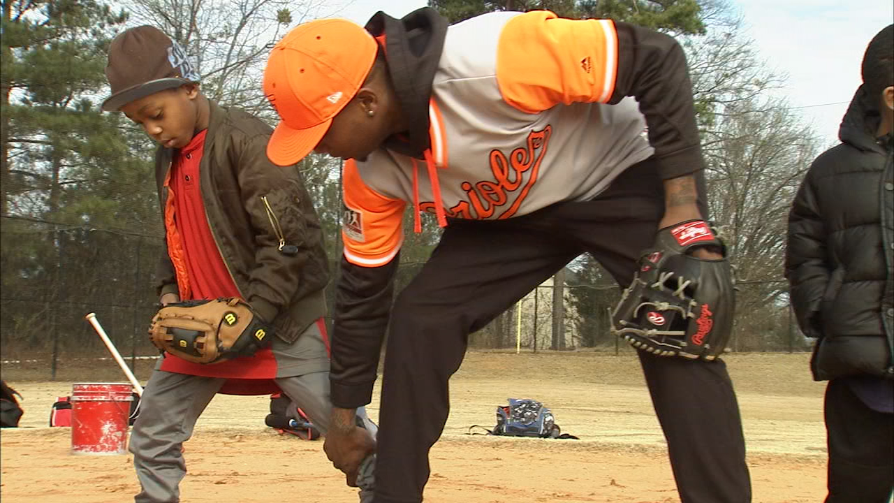 Former top MLB draft pick Tim Beckham hosts camp for kids