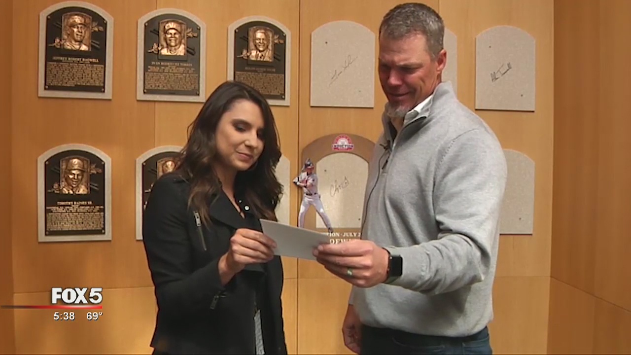 Chipper Jones tours Hall of Fame ahead of July induction