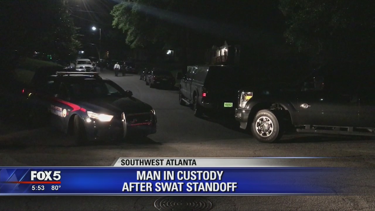 Man in custody after SWAT standoff | FOX 5 Atlanta