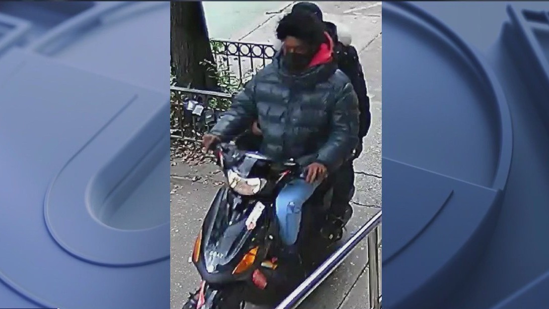 NYPD: Robbers on mopeds target woman