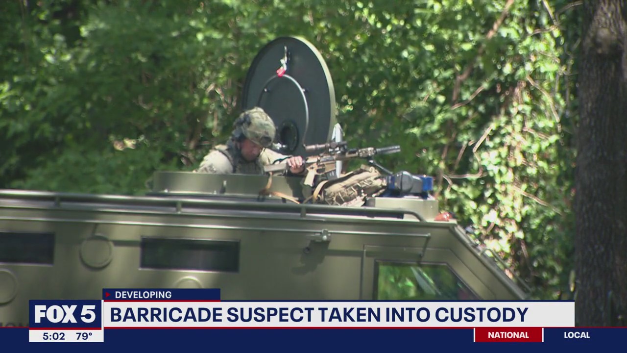 Barricade suspect taken into custody after hours-long standoff in Chevy ...