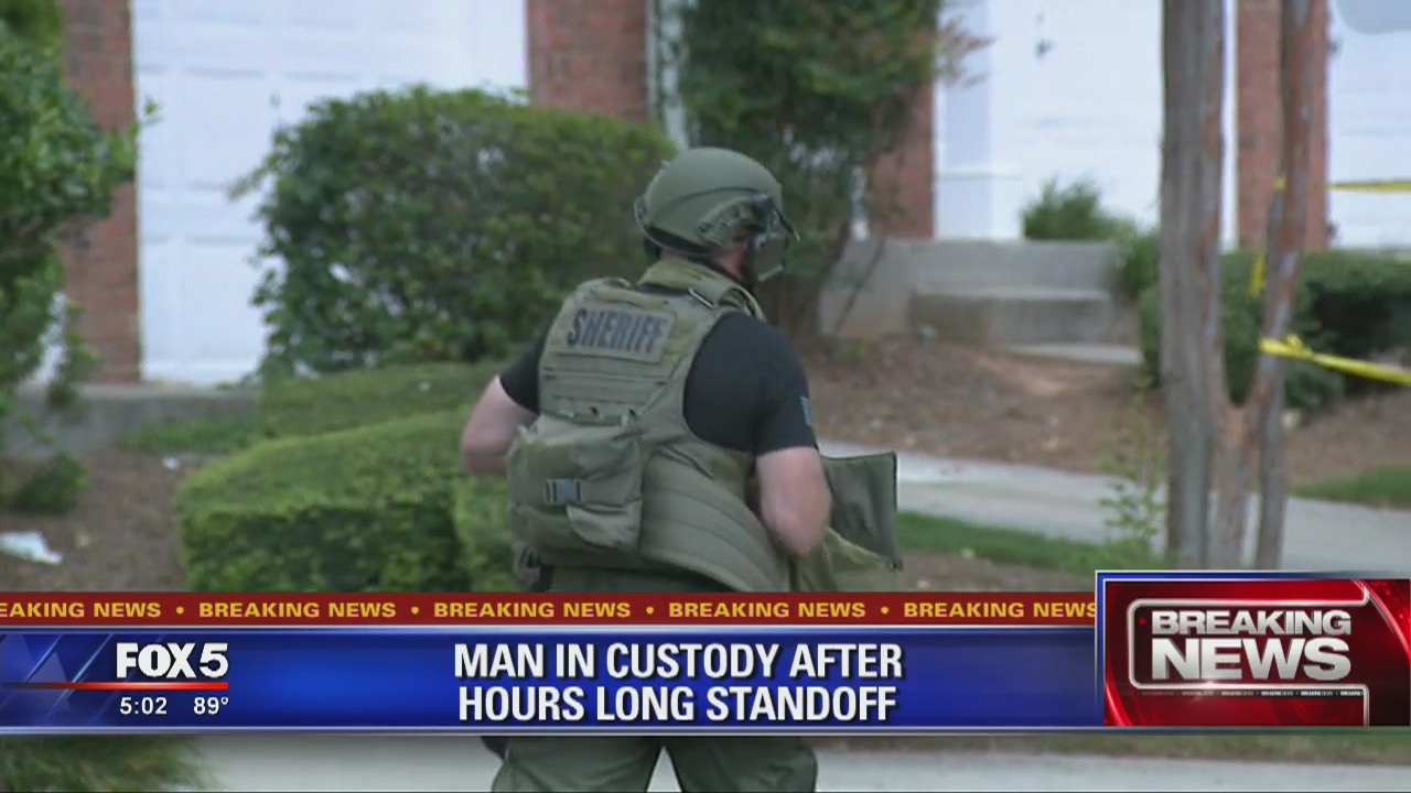Man in custody after hours long standoff | FOX 5 Atlanta